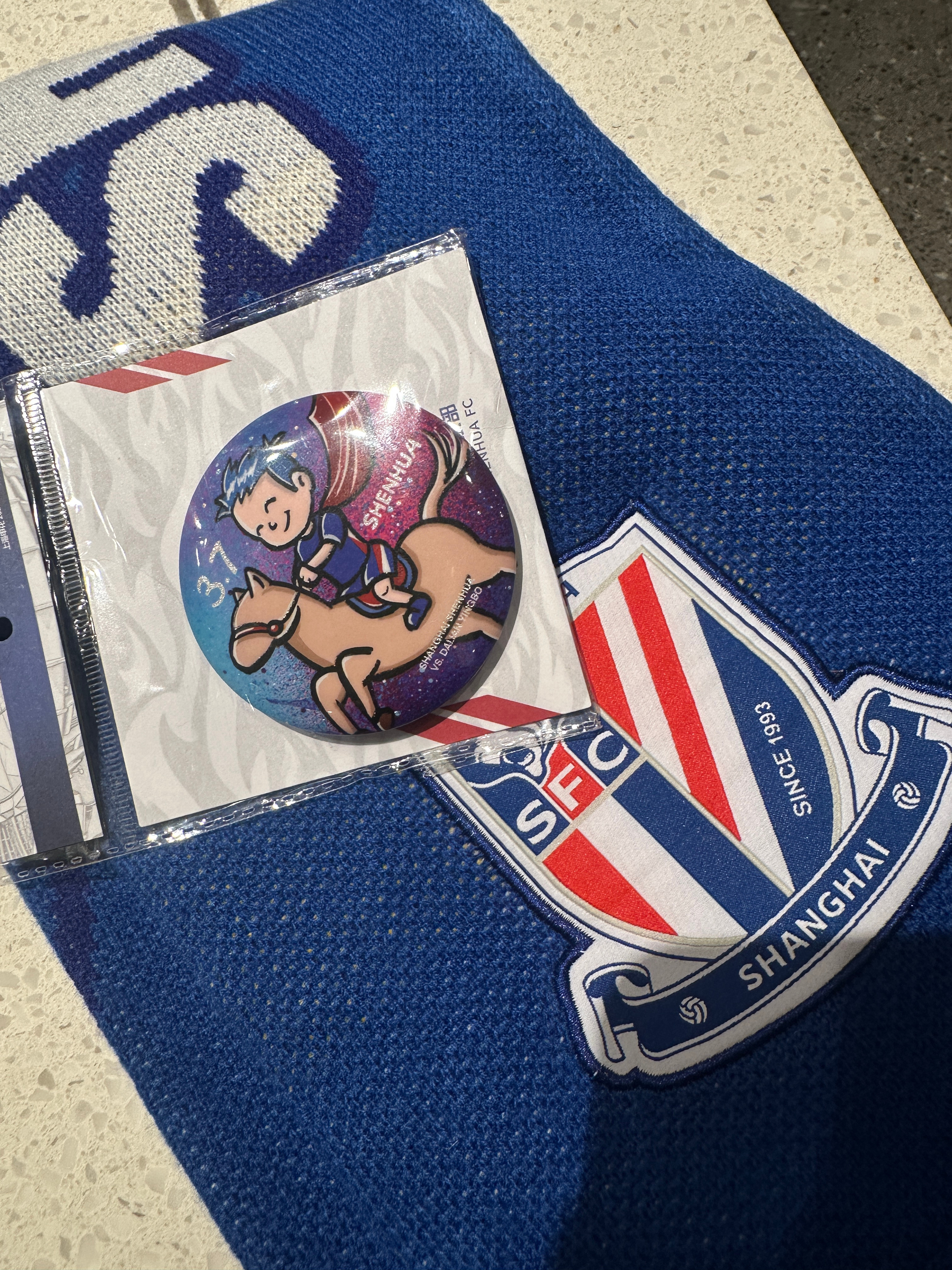 这竟然是我第一次看国安以外的中超现场。谢谢球迷朋友专门从申花现场转场卧底来给我送