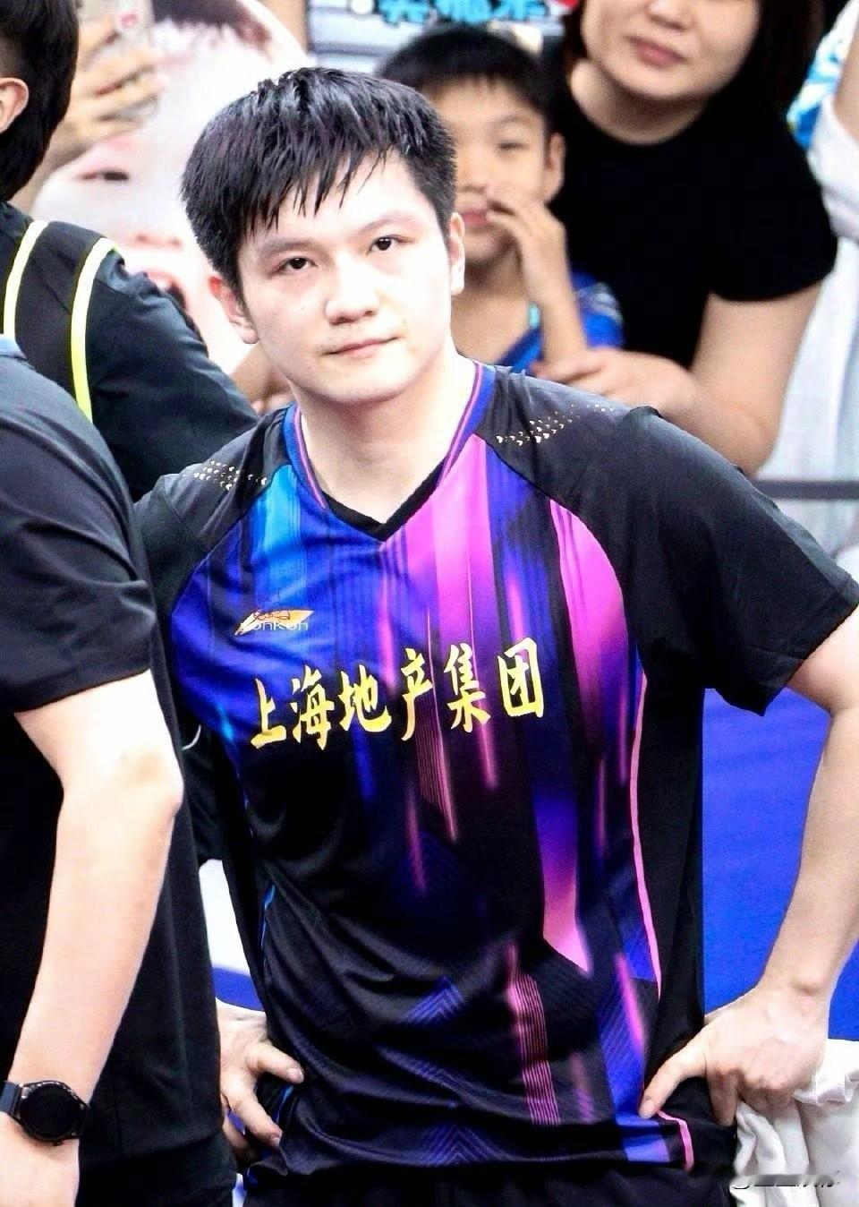 回看樊振东的乒超之路，堪称险恶。起步便是“内战王”徐瑛彬的消耗战陷阱，紧随其后便