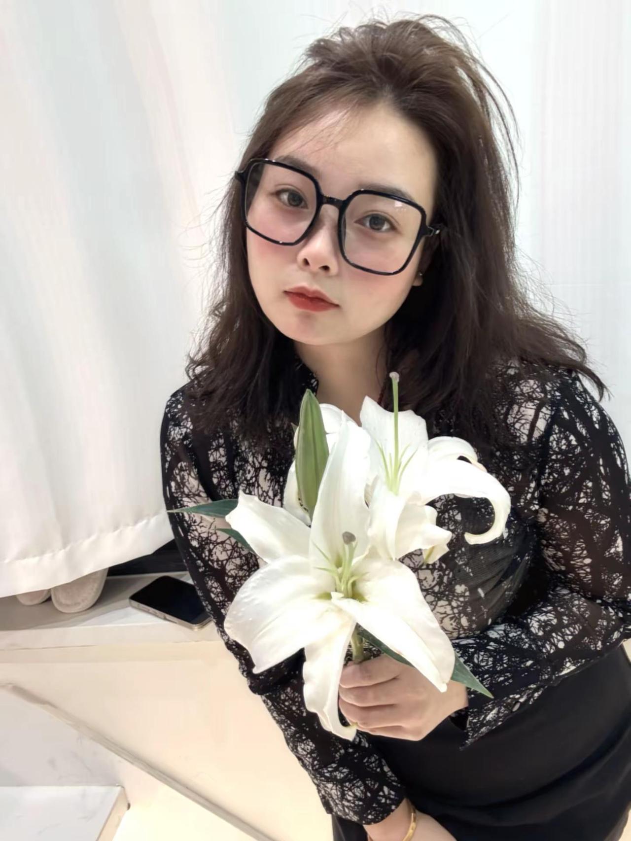 人总需要片刻的快乐，来爱上这日复一日的生活