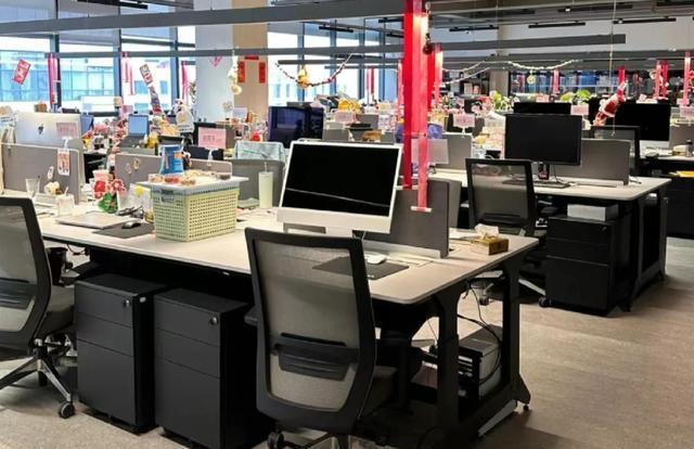 行业巨头突裁 4000 人（近半员工），预警已至：你的岗位，可能很快被 AI 替