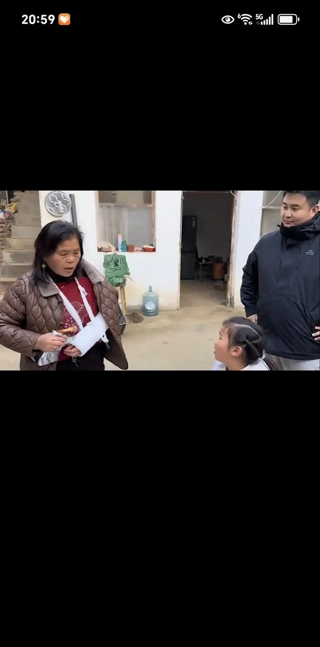 老壳子真是个煮熟的鸭子，肉烂嘴不烂。瘸着个胳膊还偷品牌方东西，品牌方找上门了还不