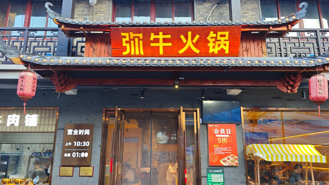 走进姜堰北大街古罗塘文化街区，脚下是沉淀多年的青石板，这里曾是北宋以来江淮漕运商