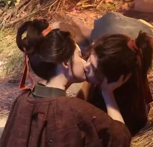 张凌赫林允喂药吻哦莫哦莫