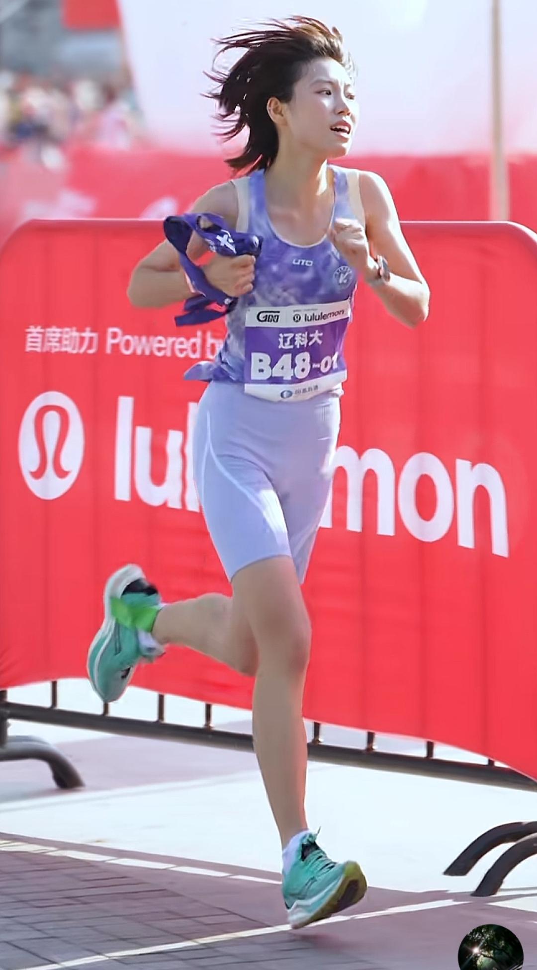 美女大学生，辽宁科技大，高百比赛。女大学生 跑步