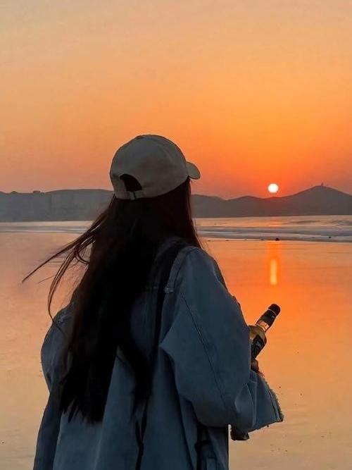 背地里诋毁你的人，这辈子从来没有赢过你
 
那些总在背后议论你的人，说白了样样都