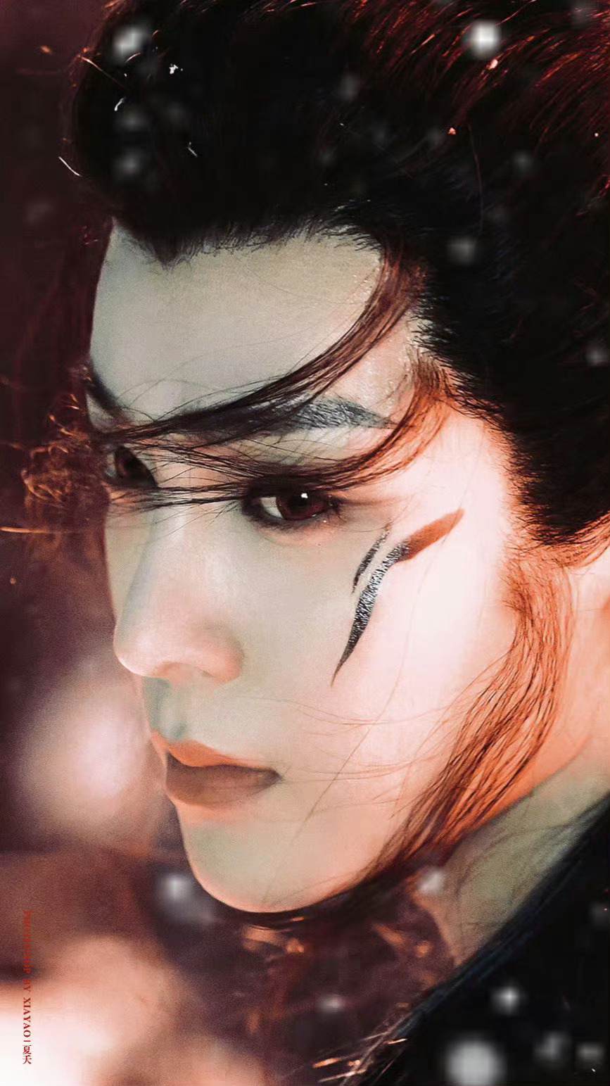 #侯明昊就是赵远舟# 不懂《大梦归离》里的侯明昊的人有难了！玄色古装➕淡淡的金色