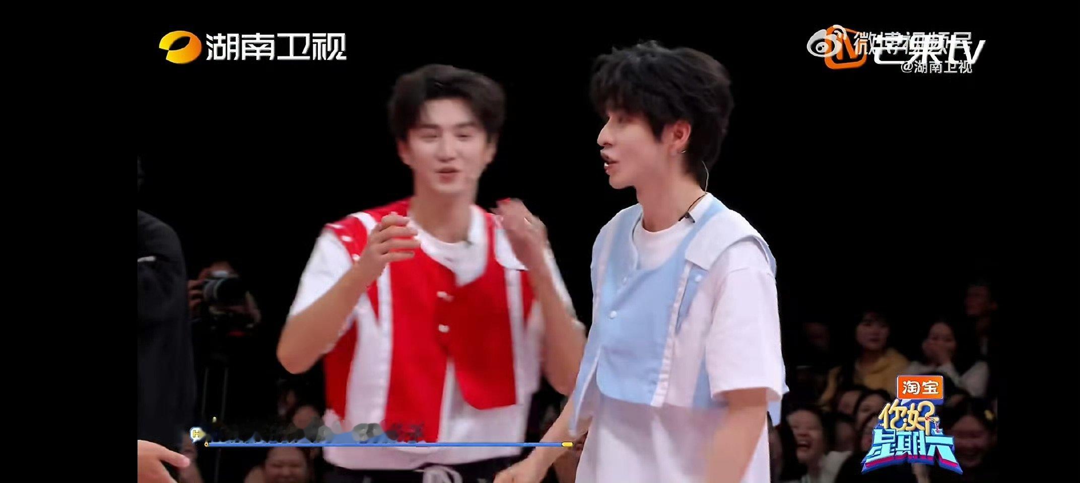 陈哲远文韬帅成彼此的倒影搞笑搭子天花板！脑回路一模一样，演绎倒影脑洞离谱，沉醉在