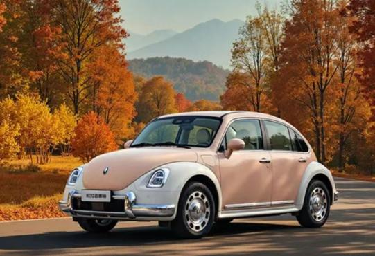 女生的第一辆小车车选哪款？我强烈推荐欧拉好猫！复古猫眼大灯，开在路上超吸睛，内饰