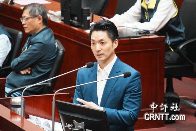 上海小熊猫取名平平安安？蒋万安：评估中
根据2024年台北、上海双城论坛签下的备