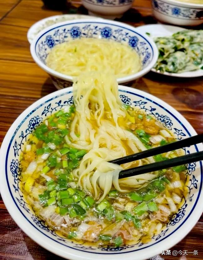 汤要汪，臊要香
剪不断，理还乱
一碗诗情入庭院[大笑]