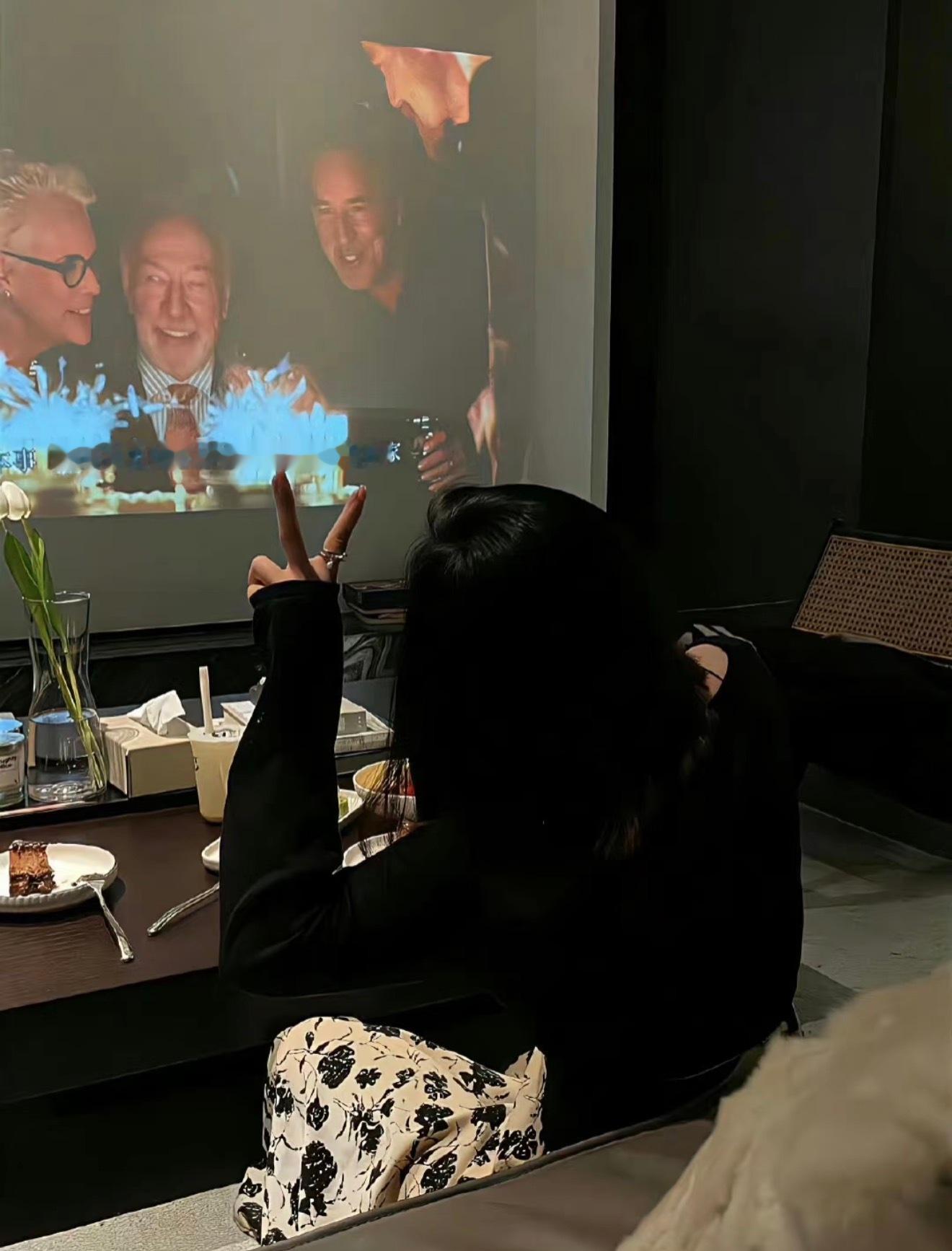 当灵魂有了深度，外貌只是个赠品，人都会变老但灵魂不会，有能量的灵魂会让人一生受益