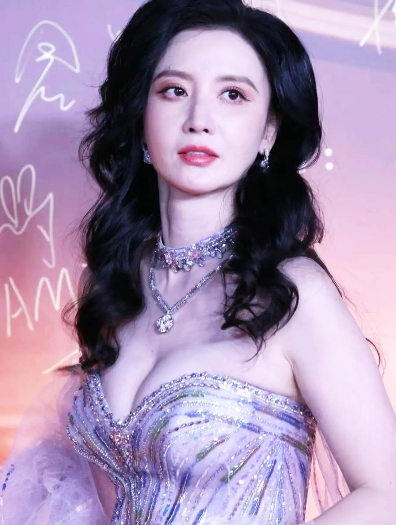 《楚乔传二》彻底扑街，观众最不解的：张萌为啥死磕黄杨钿甜不换人？

答案或许根本