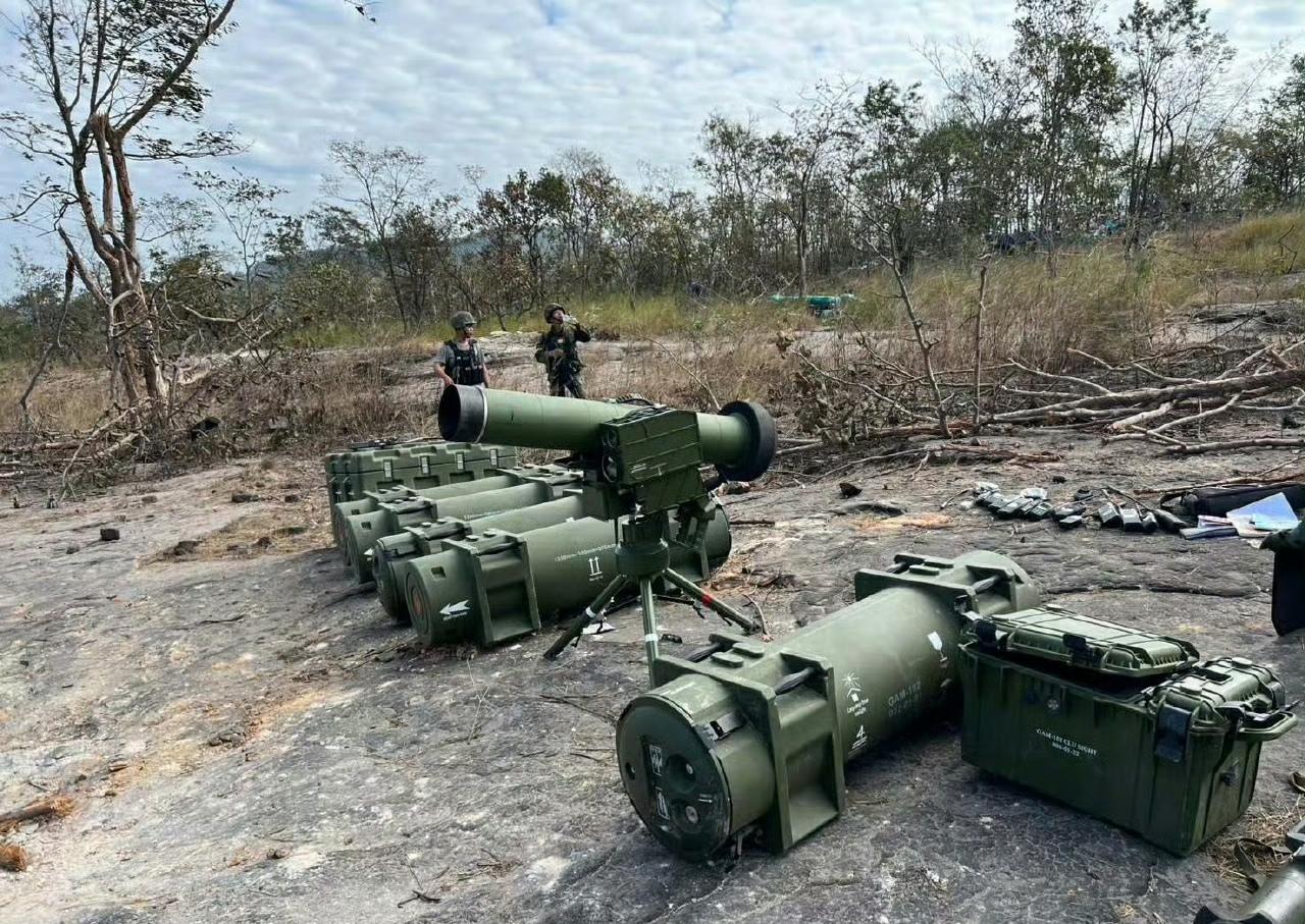 泰军攻占柬军阵地后缴获一批高级中式反坦克导弹，看来柬埔寨很清楚泰国装甲兵占压倒性