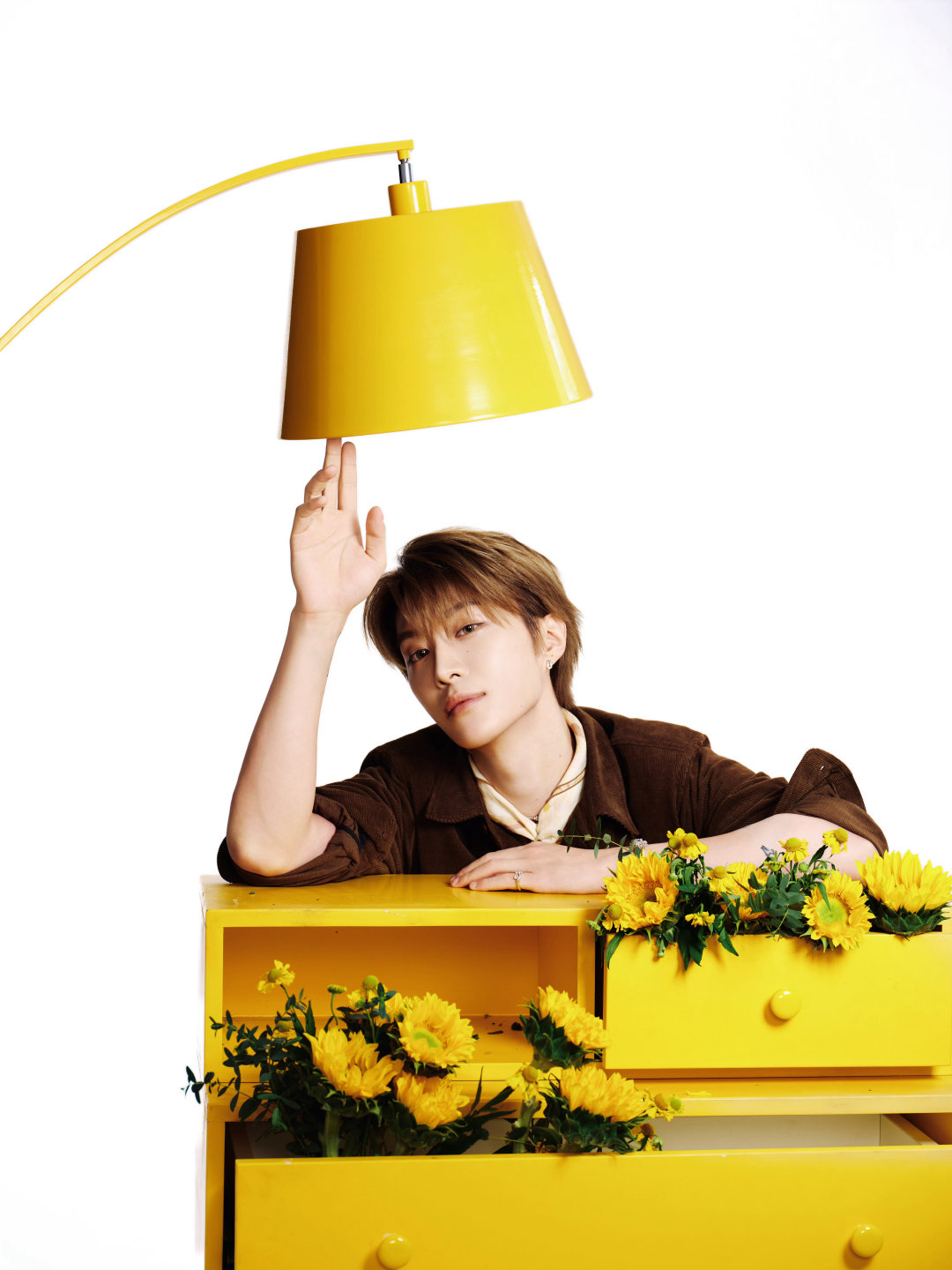 范丞丞范丞丞芬腾品牌代言人2026.6.13上班卡风月都好看，人间也浪漫