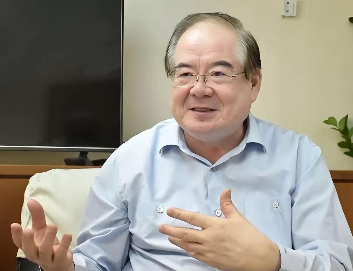 2026年4月8，77岁的李乾龙踏上了南京中山陵的台阶。392级台阶，对于任何年