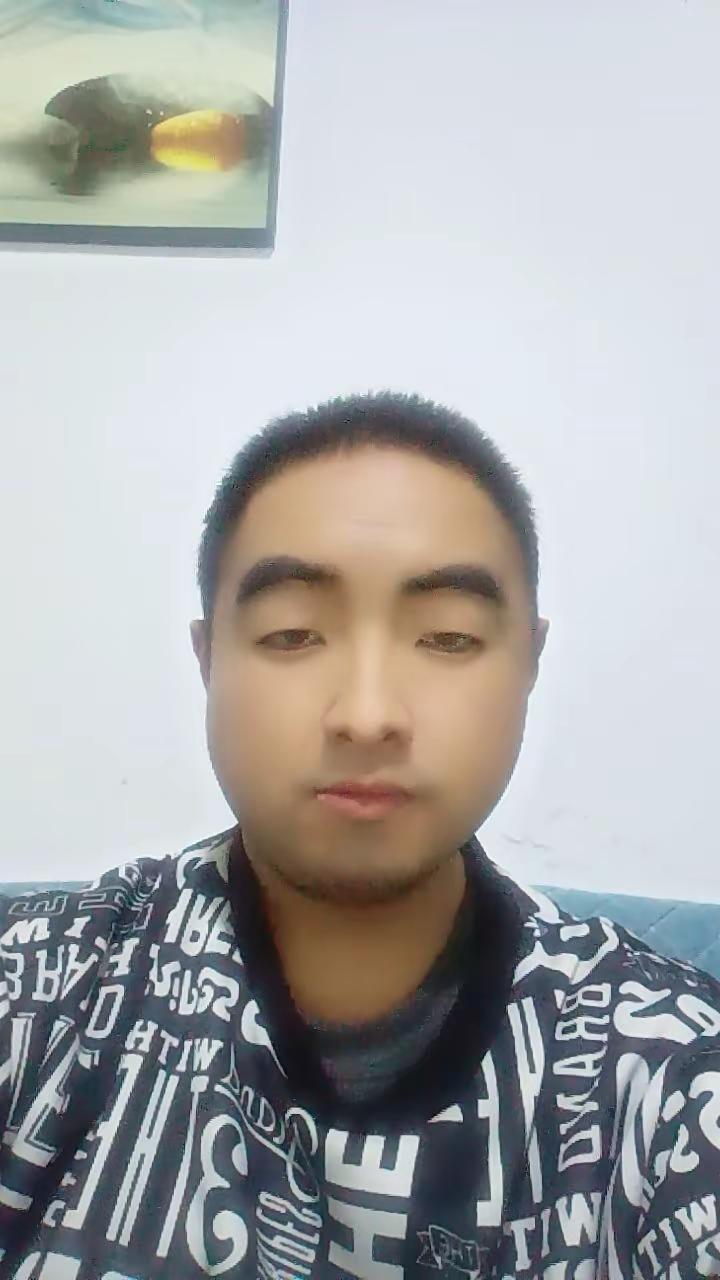 各位粉丝朋友，还是亲戚朋友们，父亲目前不能接电话，请勿打挠！，如果有人明知父亲在