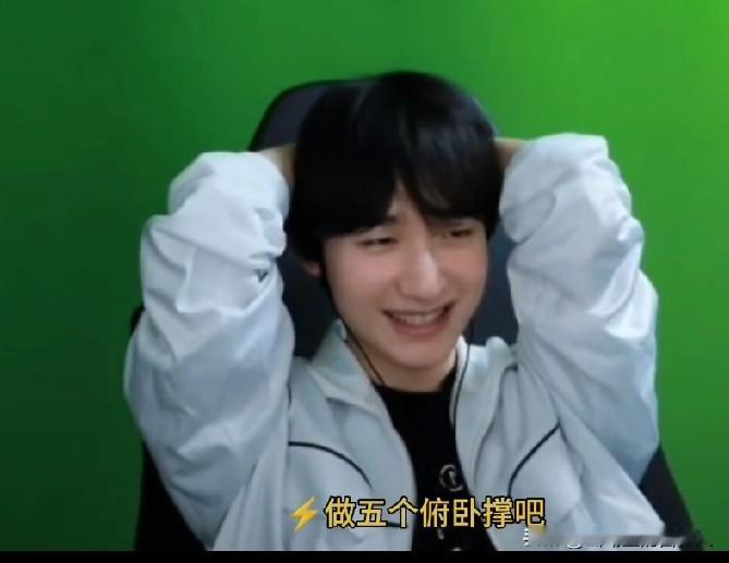 Zeus给Peanut刷礼物让做俯卧撑
2025年12月31日HLE选手Pean