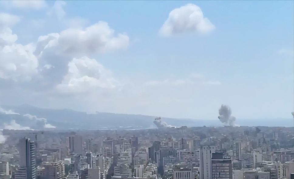 这边美伊刚谈好两周停火，转头以色列就搞出大动作，直接派出50架战机，10分钟里往