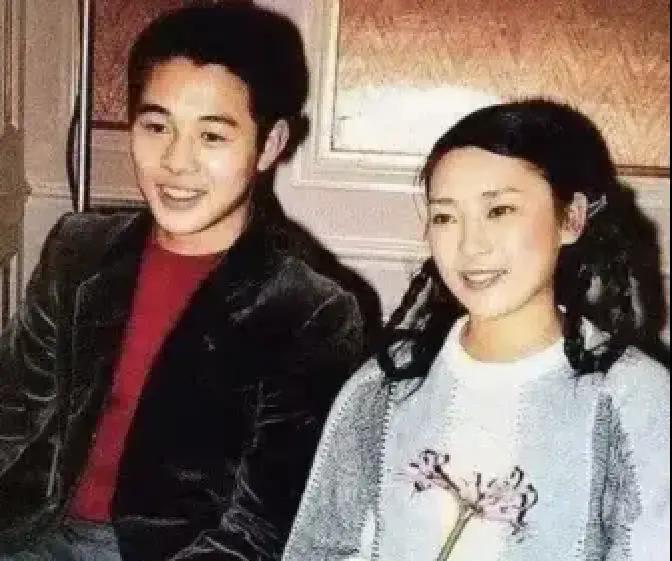 鲁豫一问，李连杰直接炸了。
问的是他爷爷，结果人家情绪失控。
这事儿真不是小题大