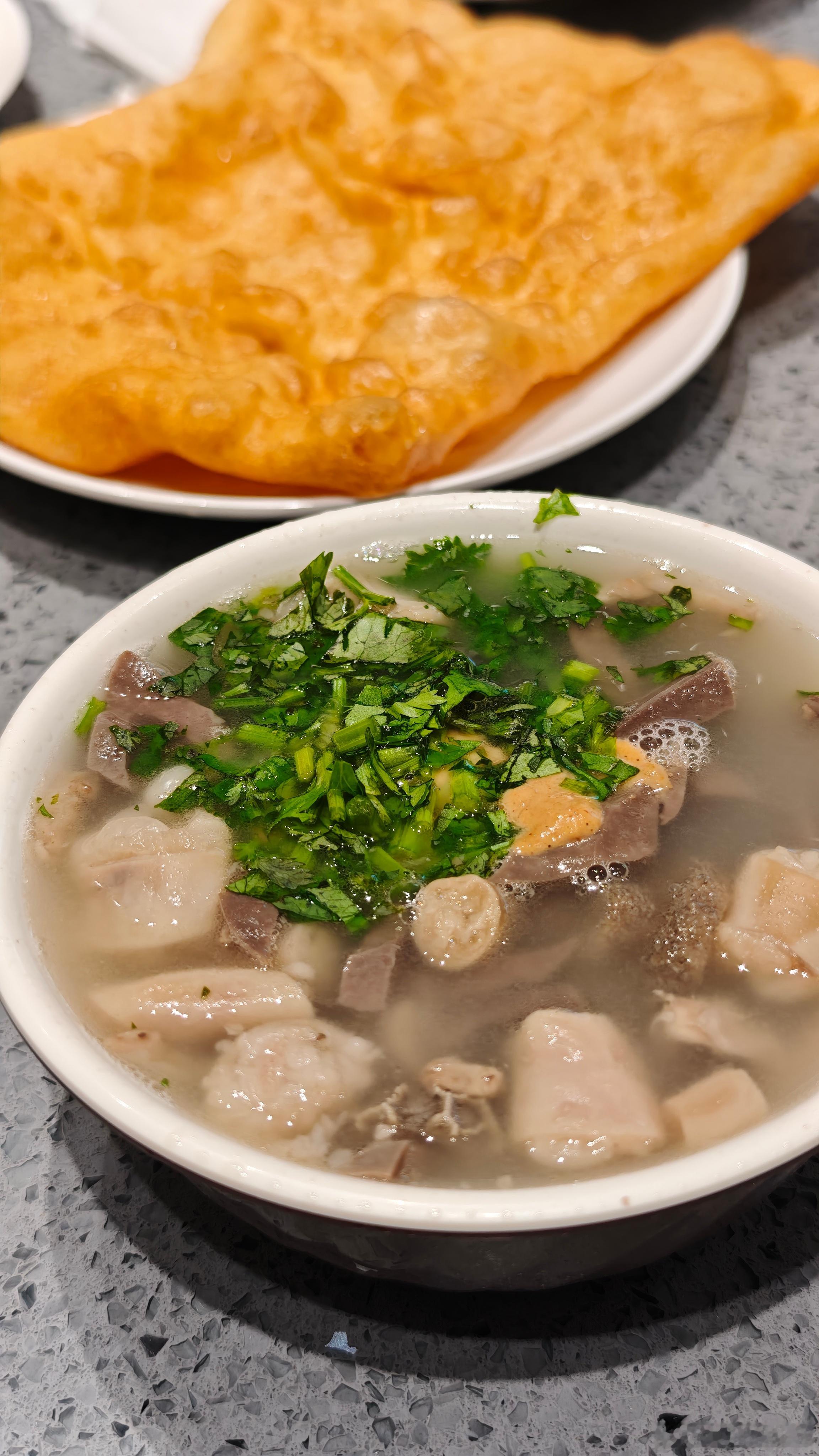 油饼羊杂汤简简单单吃个早餐清真早餐还是好吃  ​​​