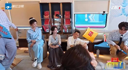 张真源中华新曲库 完整看完这段互动游戏片段，张真源全程答题顺畅无卡顿，海量的歌曲