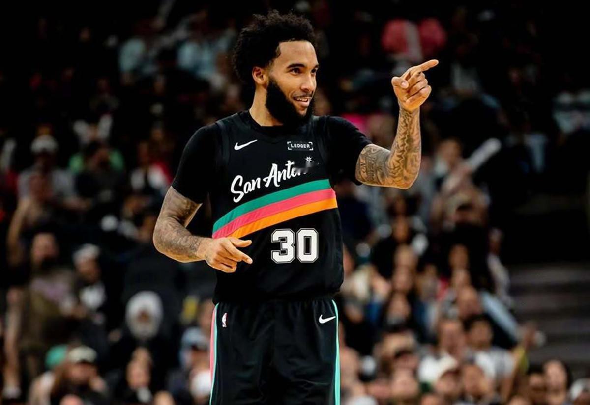 火箭第3节4分钟被马刺打暂停的两个原因
北京时间1月21日，火箭与马刺的比赛来到