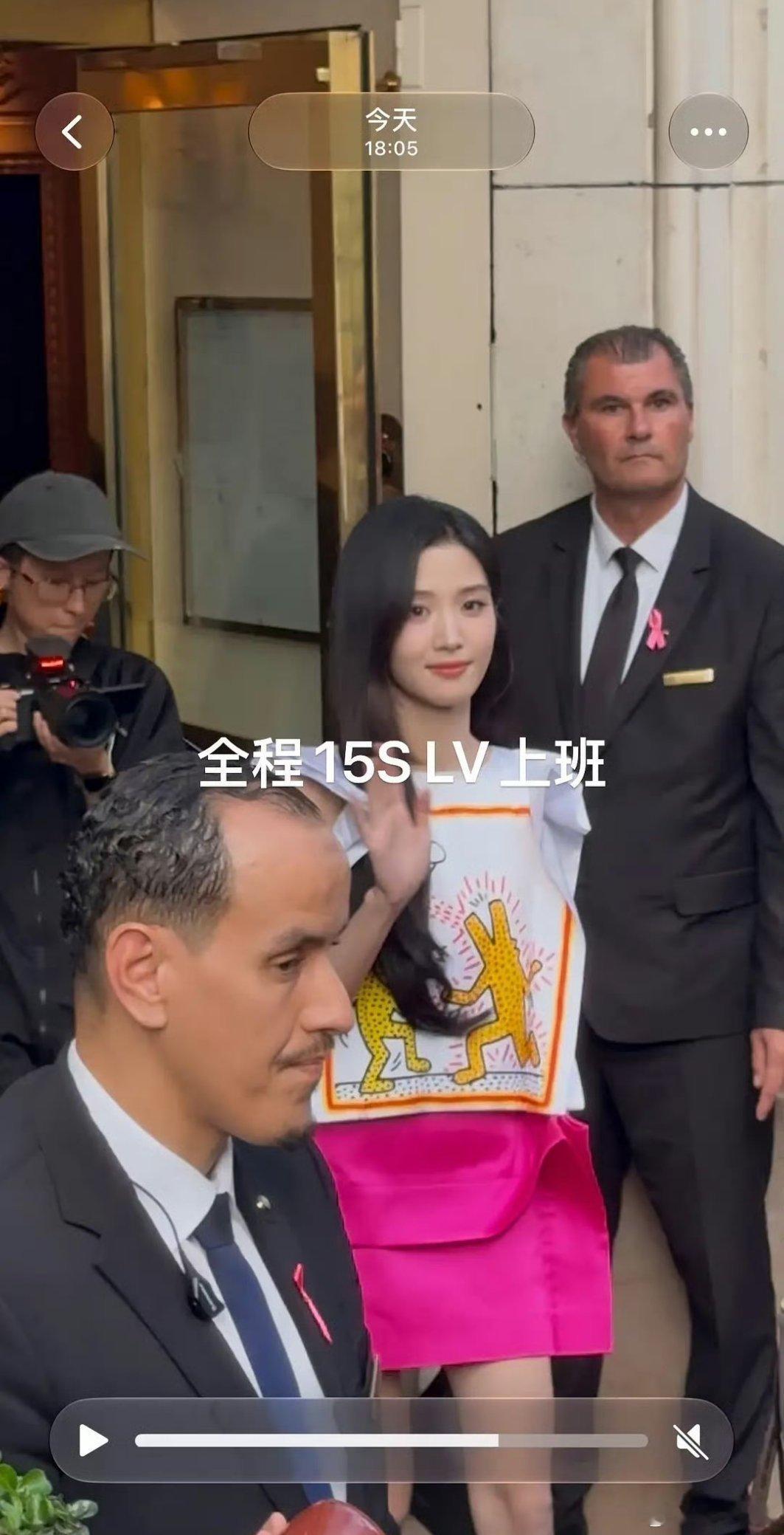 卢昱晓身穿LV27早春系列 卢昱晓身穿LV27早春系列亮相巴黎时装周，时尚感好强