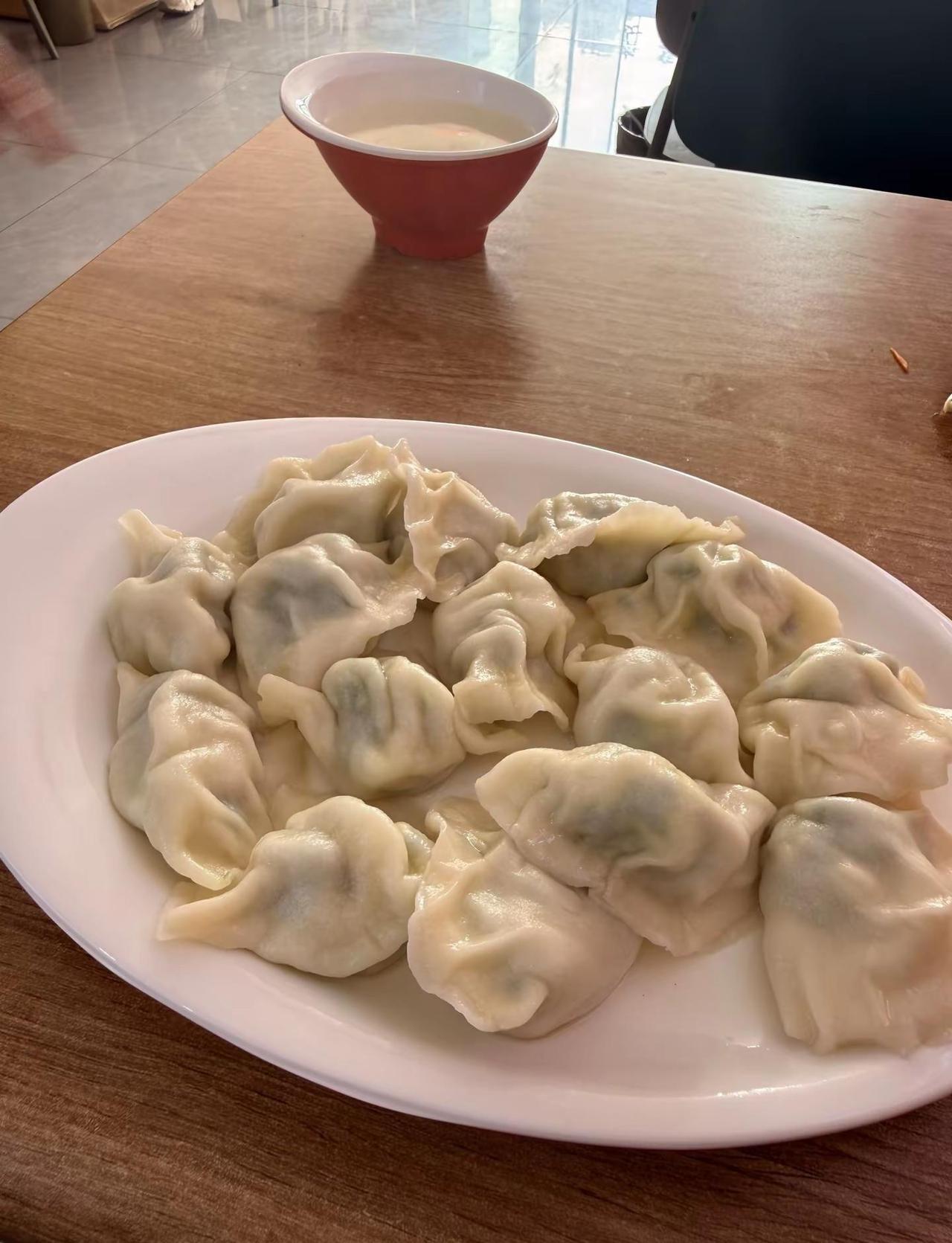 太喜欢现在的生活了 早睡早起 想吃什么吃点什么不想干的事不干😄累了就少工作 哈