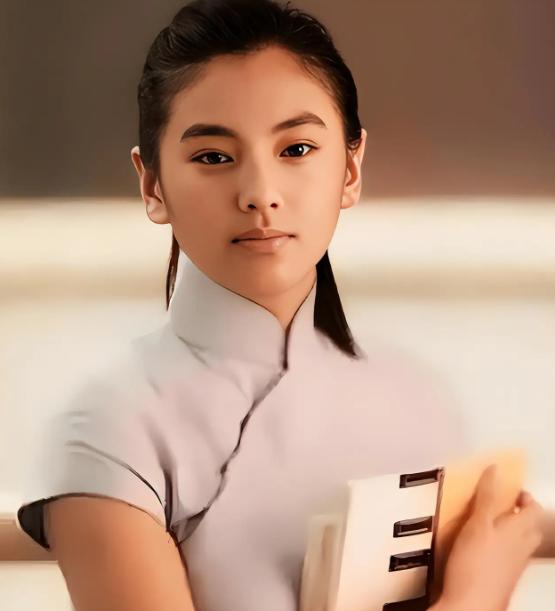 2006年，19岁的张雨绮在肯德基做兼职。一天一辆大奔直接将她带到酒店的房间，一