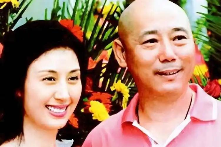 1992年，李诚儒与第一任妻子离婚时，将6岁的儿子李大海与妻子安顿在一间18平米