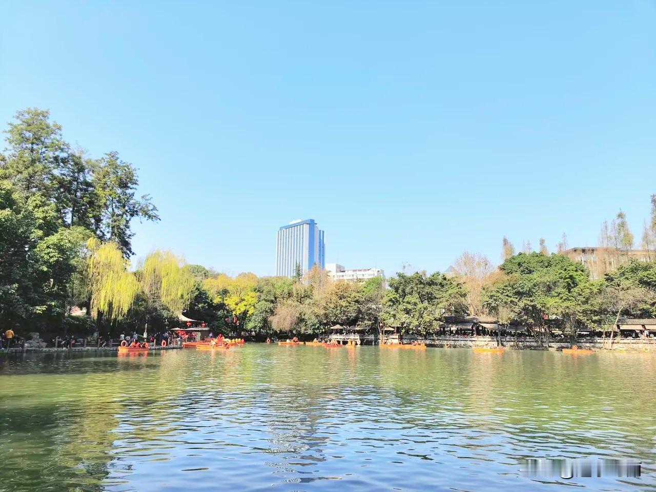 在现在生活中我们每个人都应明白；时光易老、岁月难留。没有什么岁月静好只是每个人所