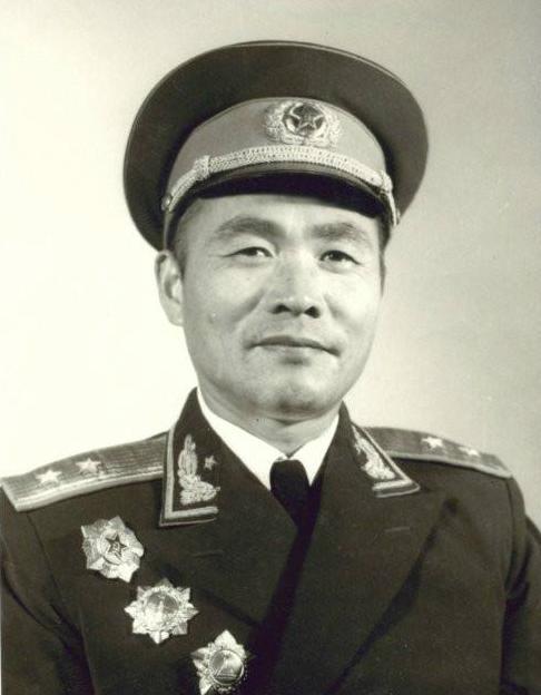二野悍将杜义德：端着机枪回乡替父报仇；差点和王近山“火并”

“救不好老杜，你就