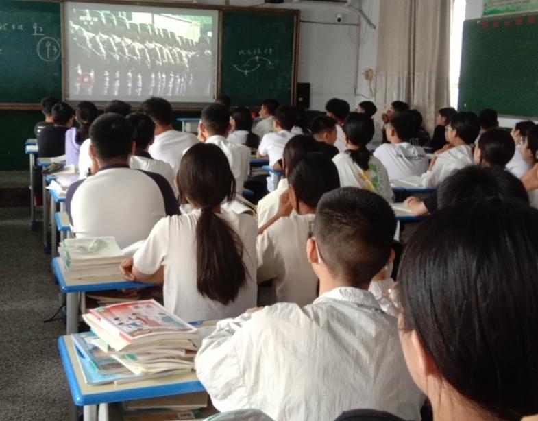 53岁的老教师，你还能坚持住吗？

学校有一位53岁的老教师临近退休，一心想要评
