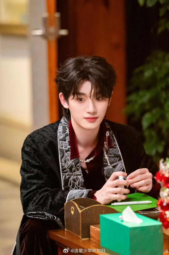 丁程鑫我也不舒服了开始推理吧 丁程鑫被喊懵的反应不是演的，是真的很意外。然后那句