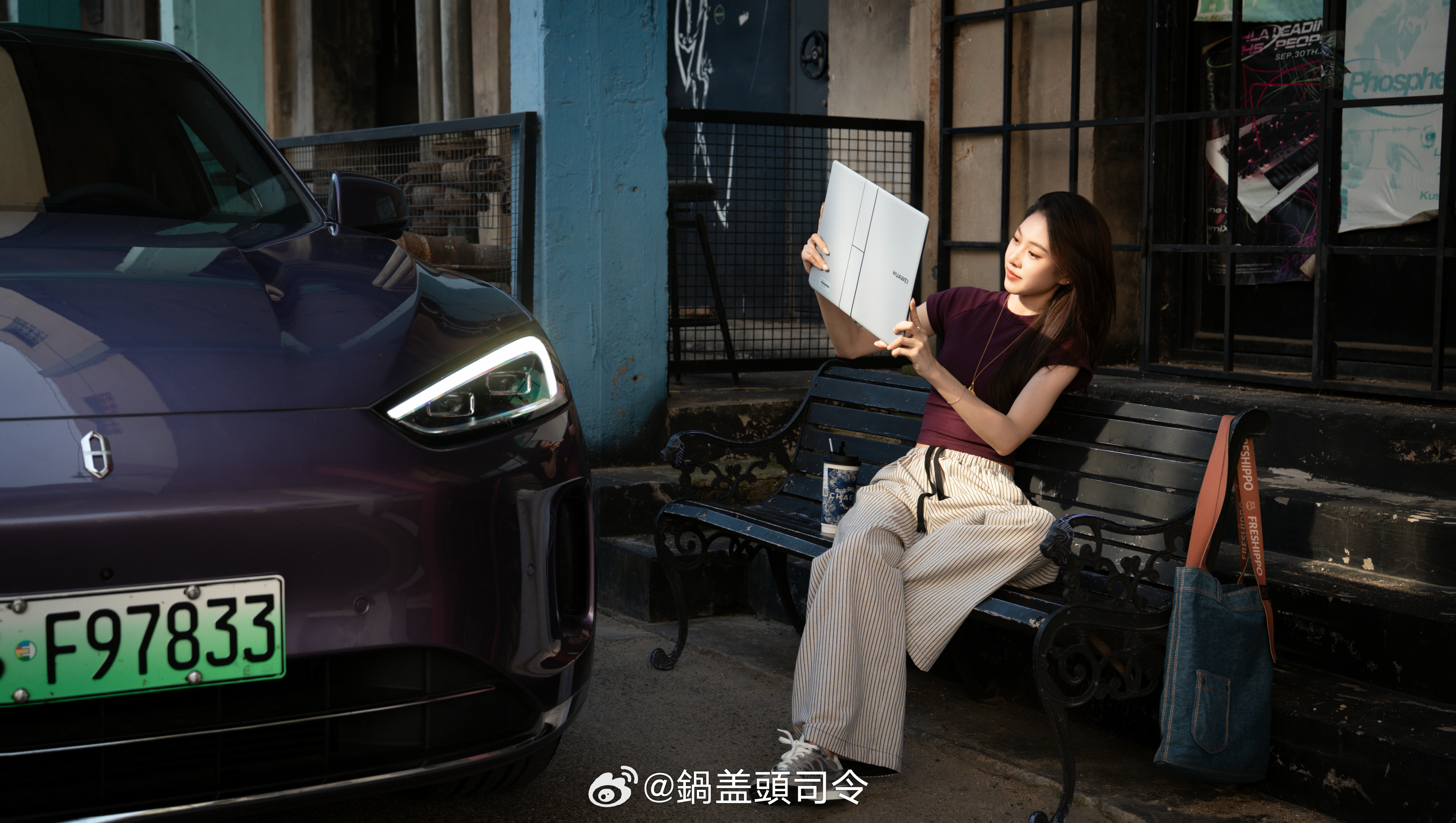 同事们开着问界M5 Ultra去在青岛拍了一组照片。出镜：​​​