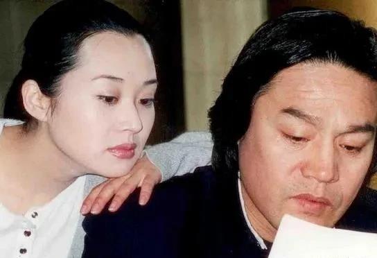 1991年莫斯科一个漆黑夜晚，一位石油巨头在高楼办公室留下绝笔“我撑不住了”，然