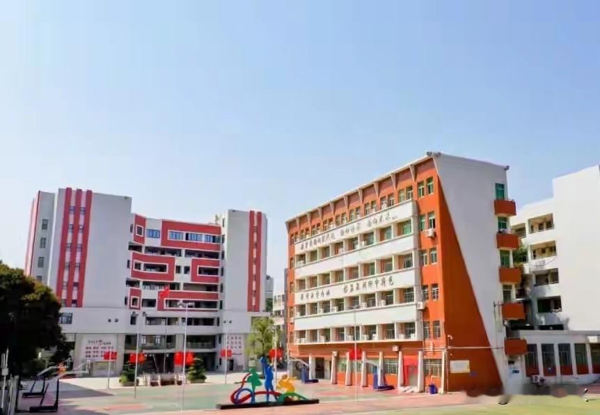 泉州十中2026年中考成绩：
原名泉州市第十中学，2019年更名泉州师范学院附属