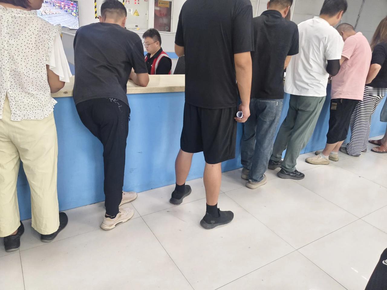 你发现没有？这世上最隐蔽的操控，就是“为你好”的引导。
  国家希望你稳定奉献，