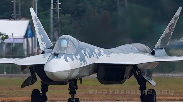 俄罗斯为何不用苏57？说白了，俄罗斯是不敢用苏57，因为韩国掐住了它的脖子，别看