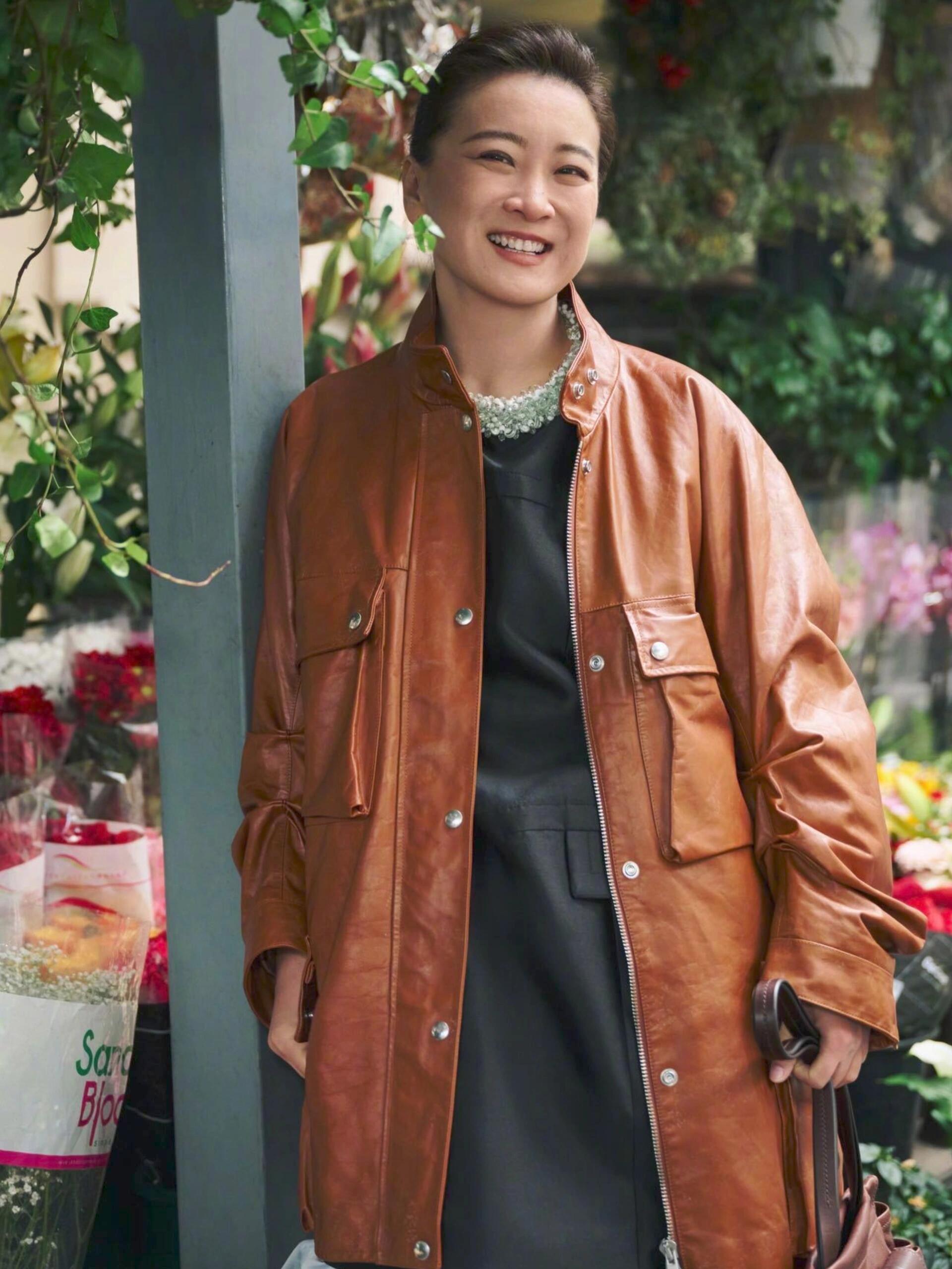 Prada大秀男装周米兰男装周贾玲 × Prada 2026秋冬大秀焦糖色皮质风