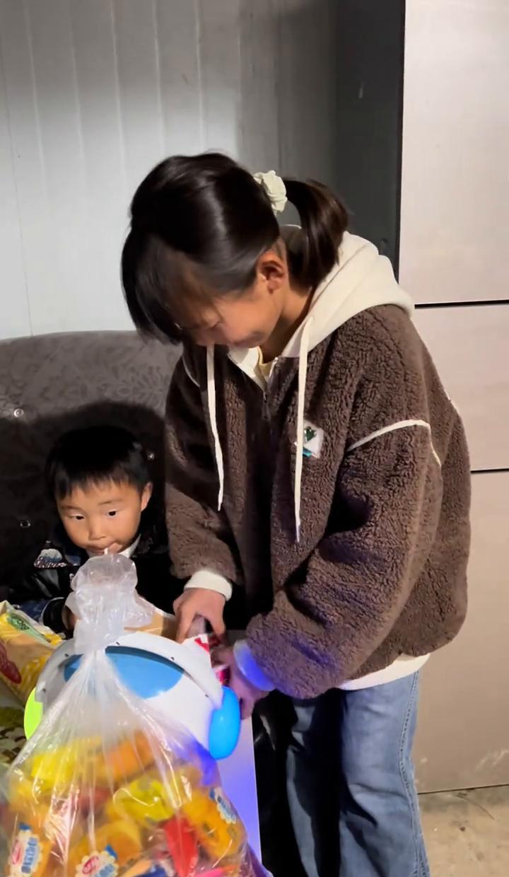 这段疑似流出的录音真是让人笑发财了，几句没头没尾的对话居然能冲上热搜？
核心就在