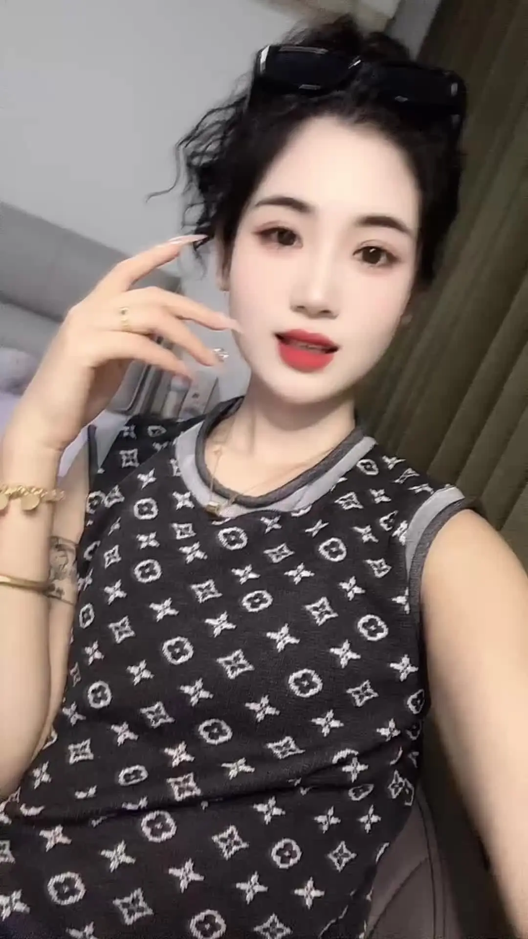 一个人确实很好，但有一个懂你的人或许更好……