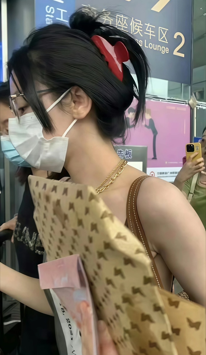 在社会主义建设时期，爱国主义更多的不是表现为赴汤蹈火，壮怀激烈，而是表现为奉公守