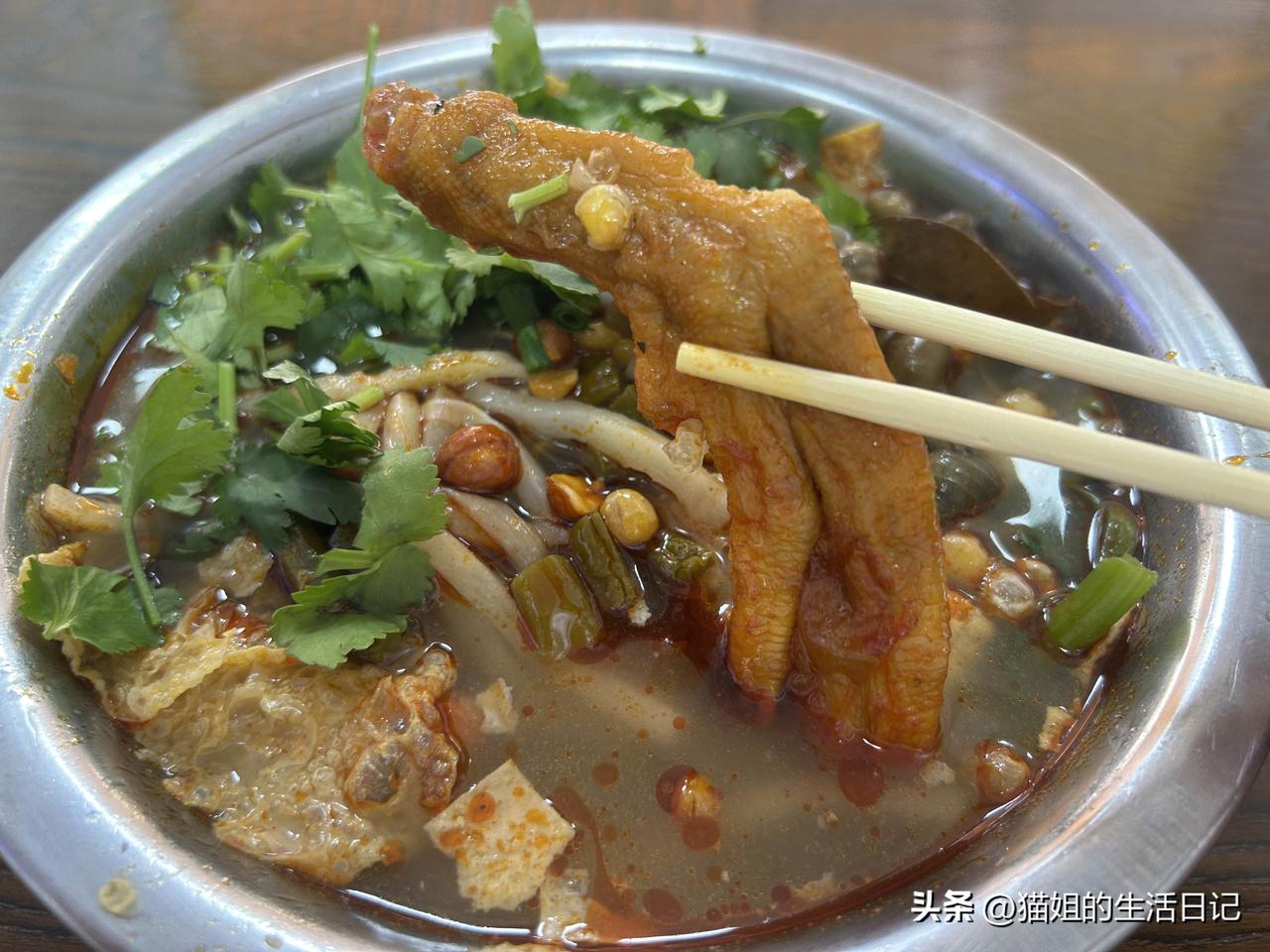 顺德的猪杂粉很有名，有网友说五沙后面有家店特别好吃，名字我就不说了，本来今天是打