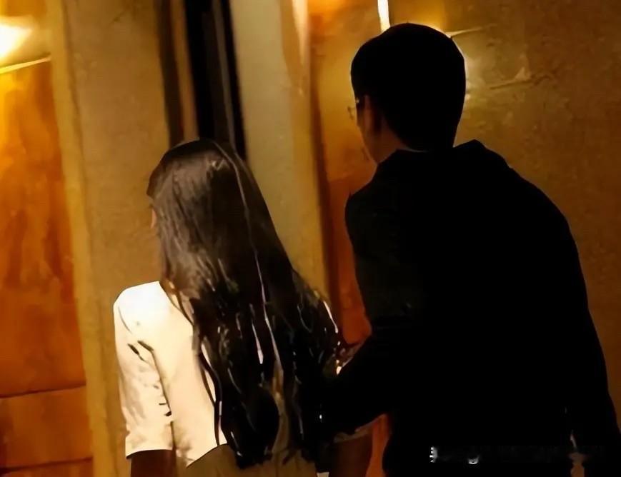 山东，一男子那方面需求异于常人，一个差点意思，得要2个，还钟意年轻的。他联系两个