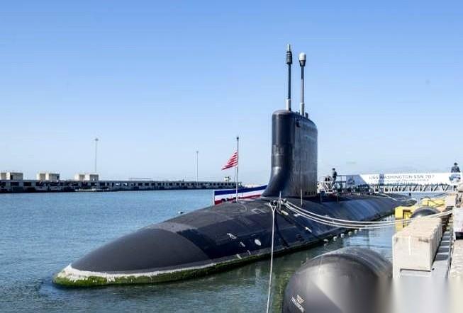 很多人以为，我们最大的威胁是天上飞的那些隐形飞机，或者海面上漂着的航母。
错。