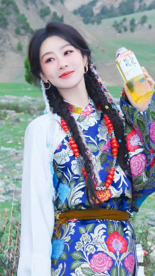 杨紫  yz杨紫董竹君 yz杨紫玉兰花开君再来 “捕捉你的光芒，感受你的炽热，拥
