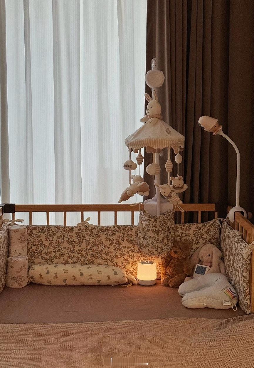 生娃前信誓旦旦要培养天使宝宝👧🏻结果一晚上宝宝能从床头睡到床尾，成功把我和爸
