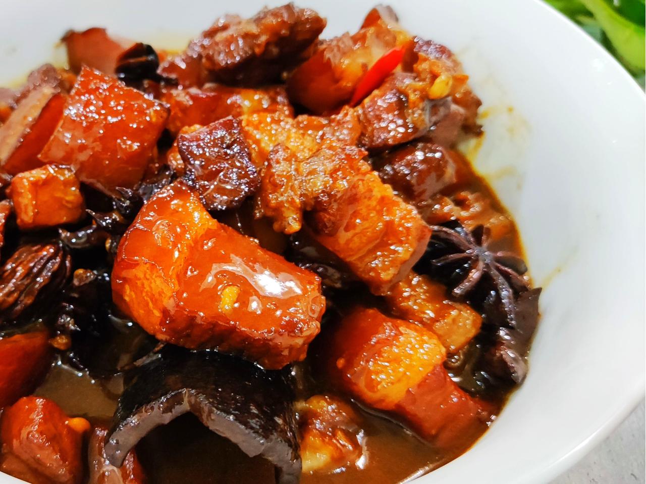 红烧肉秘籍：避料酒，加双料，肉烂不腻美味增

红烧肉做法分享真是既传统又富有创新