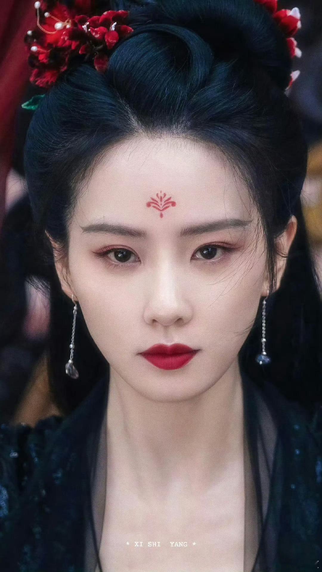 刘诗诗你还要疯到什么程度 剧组真是太会放大刘诗诗的美了，不仅有温柔的造型，还有极